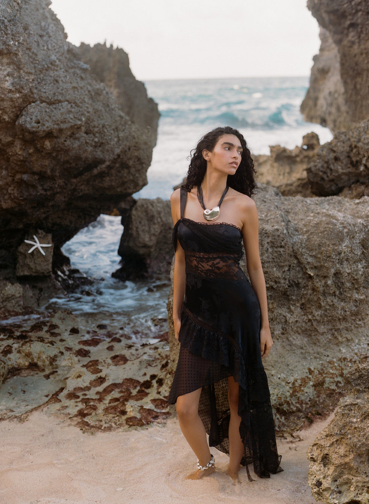 Soluna Midi Dress - Black