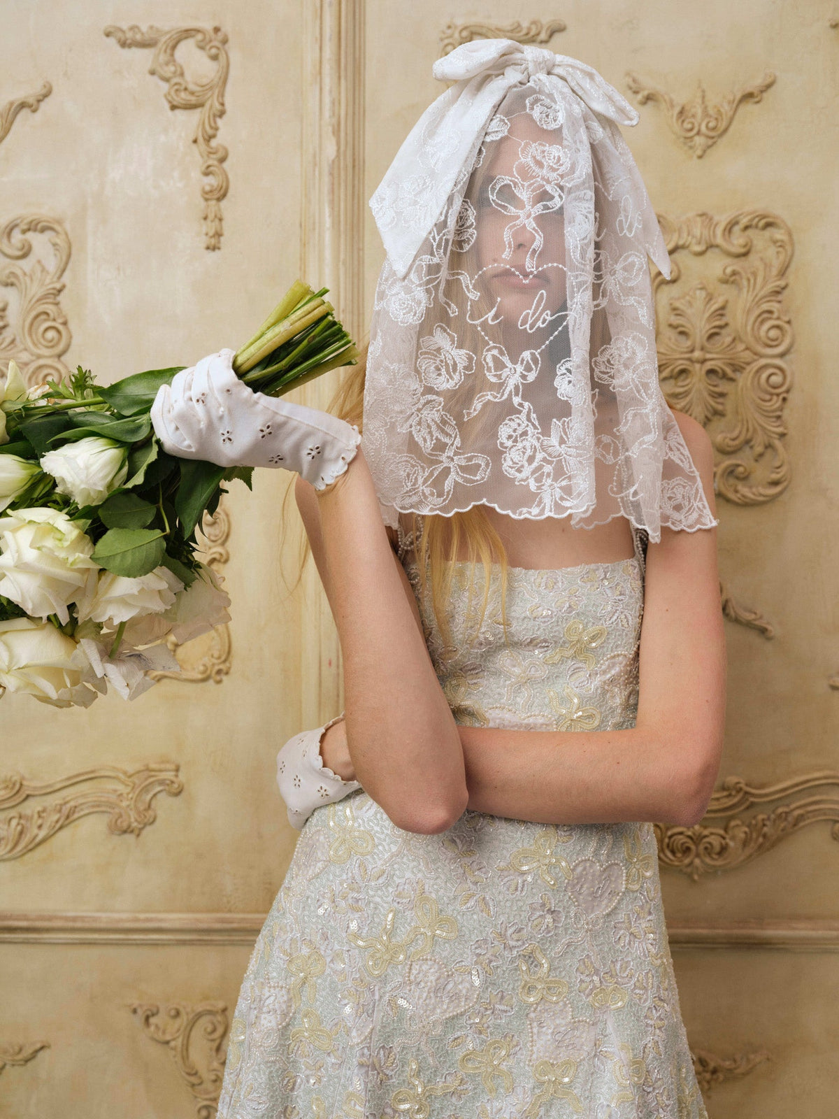 Locked Hearts Veil - White