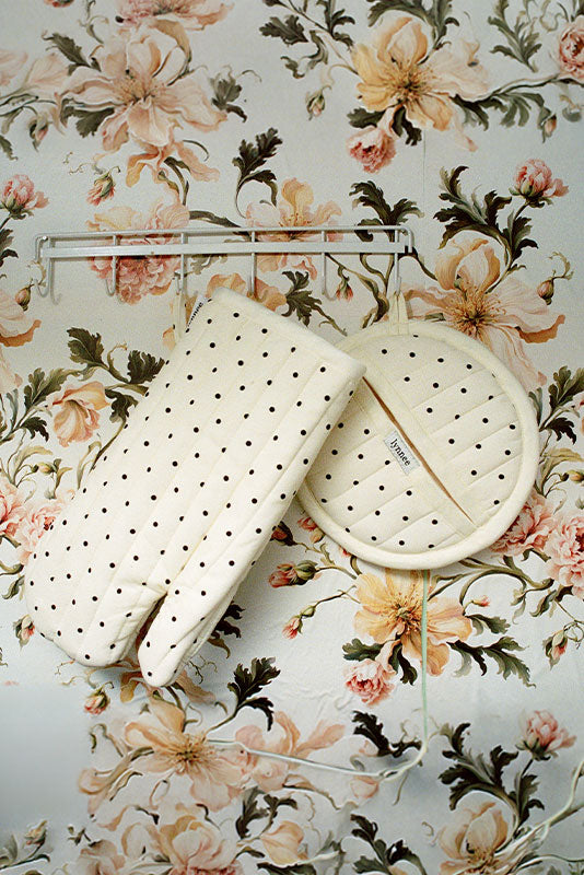 Lady Dot Oven Mitt & Pot Holder Set - lady-dot-oven-mitt-pot-holder-set